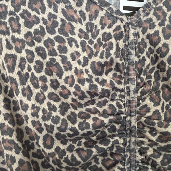 NWT, Urban Outfitters Vera Ruched V-Neck Short Sleeve Top, Tan Leopard, L - Picture 3 of 8